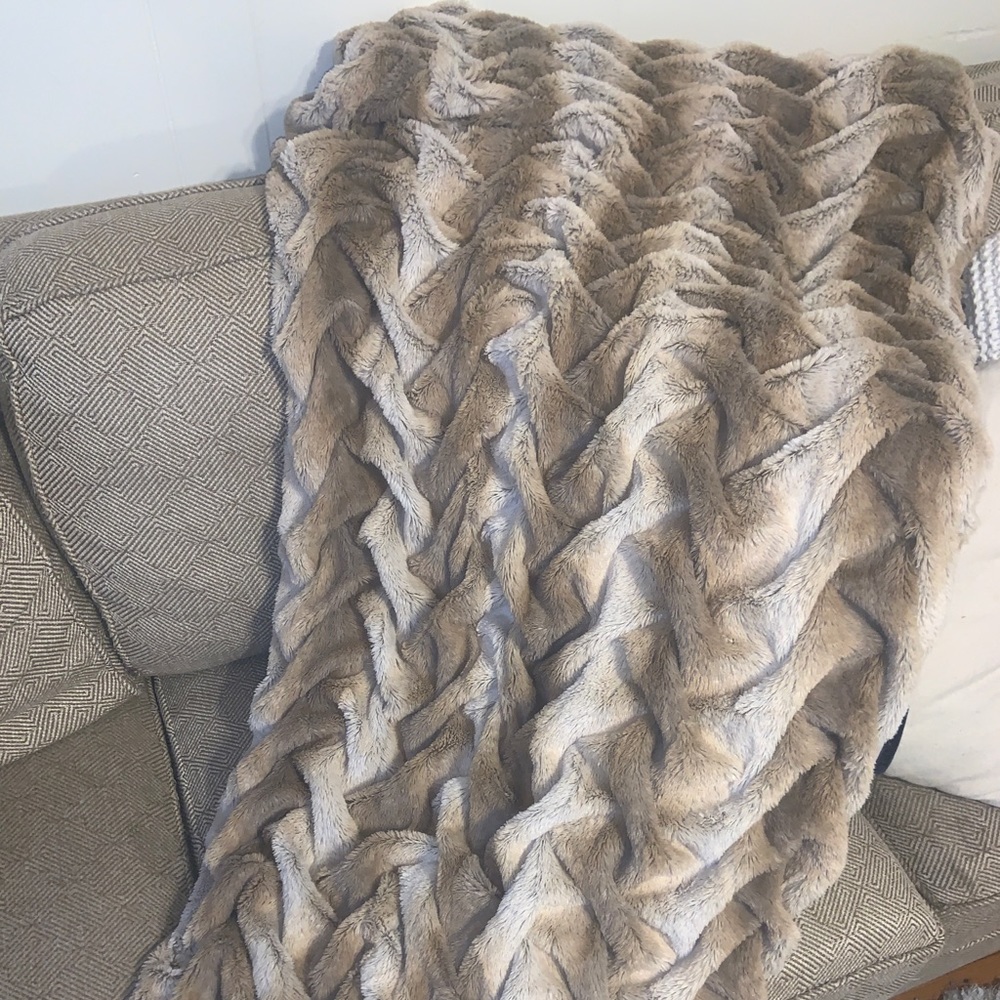 Z gallerie Oslo throw- perfect condition